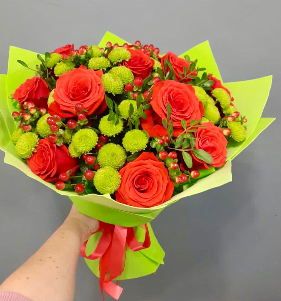 Букет цветов из: Хризантемы и Розы в Благовещенской