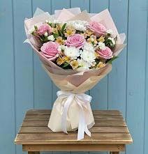 Букет цветов из:  Гвоздики, Орхидеи и Розы в Благовещенской