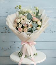 Букет цветов из:  Розы и Лизиантусы в Благовещенской