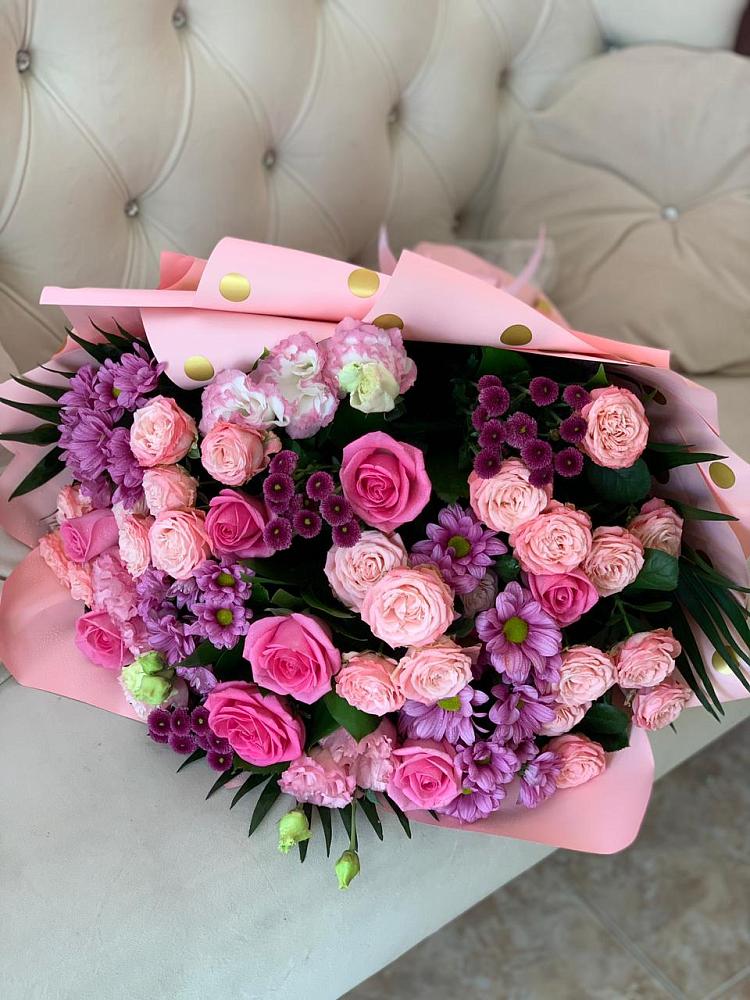 Букет цветов из: Хризантемы, Розы и Лизиантусы в Благовещенской