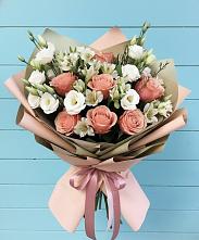 Букет цветов из:  Розы, Альстромерии и Лизиантусы в Благовещенской