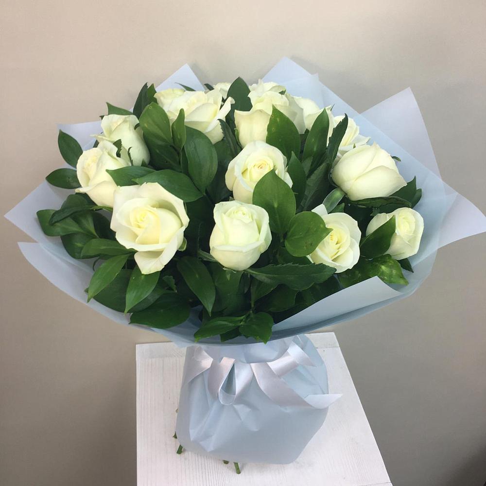 Букет 15 Белых роз Проуд в Благовещенской