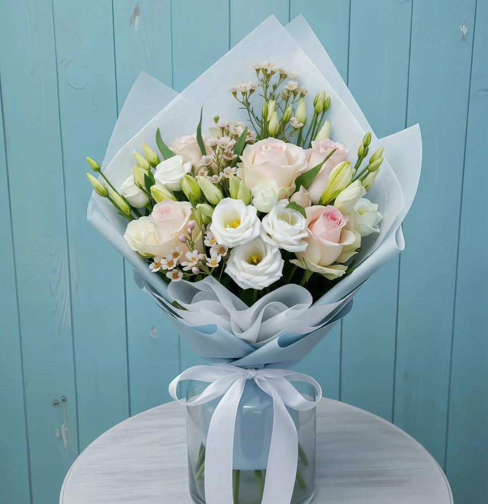 Букет цветов из: Розы и Лизиантусы в Благовещенской