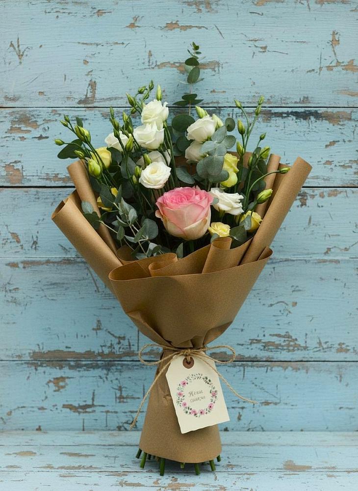 Букет цветов из: Розы и Лизиантусы в Благовещенской