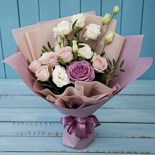 Букет цветов из:  Розы и Лизиантусы в Благовещенской