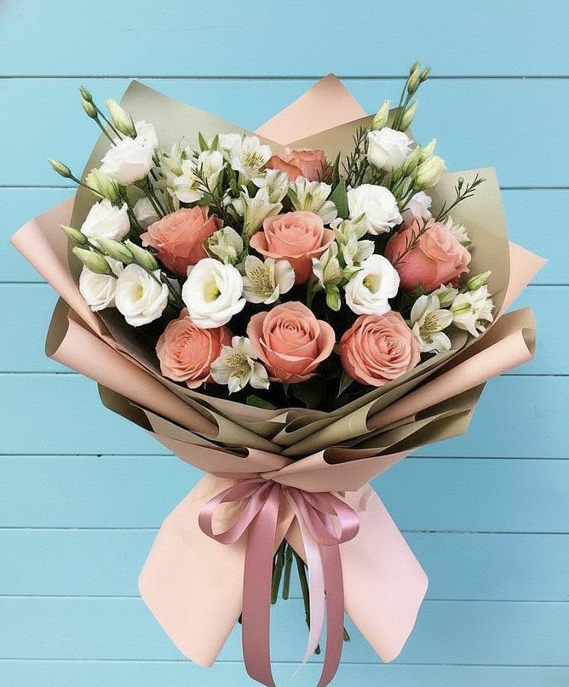 Букет цветов из: Розы, Альстромерии и Лизиантусы в Благовещенской