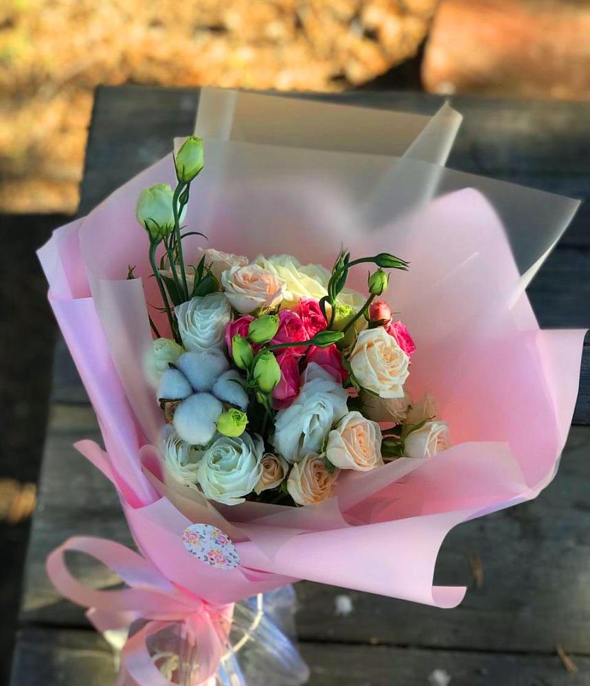 Букет цветов из: Розы и Лизиантусы в Благовещенской