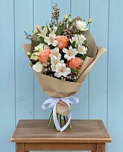 Букет цветов из:  Альстромерии, Лизиантусы, Розы и Хризантемы в Благовещенской