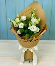 Букет цветов из:  Хризантемы и Лизиантусы в Благовещенской