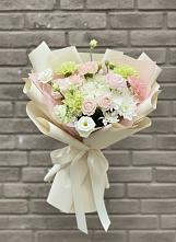 Букет цветов из:  Гвоздики, Розы, Лизиантусы и Хризантемы в Благовещенской