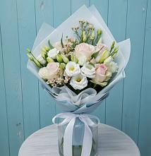 Букет цветов из:  Розы и Лизиантусы в Благовещенской