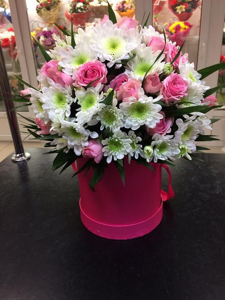 Цветочная композиция из Розы и Хризантемы в шляпной коробке в Благовещенской