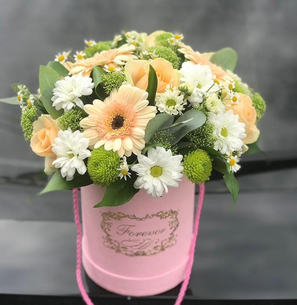 Цветочная композиция из Розы, Герберы и Хризантемы в шляпной коробке в Благовещенской