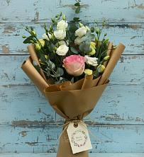 Букет цветов из:  Розы и Лизиантусы в Благовещенской