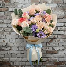 Букет цветов из:  Розы, Лизиантусы и Гвоздики #REPLACE_PRED# Благовещенской