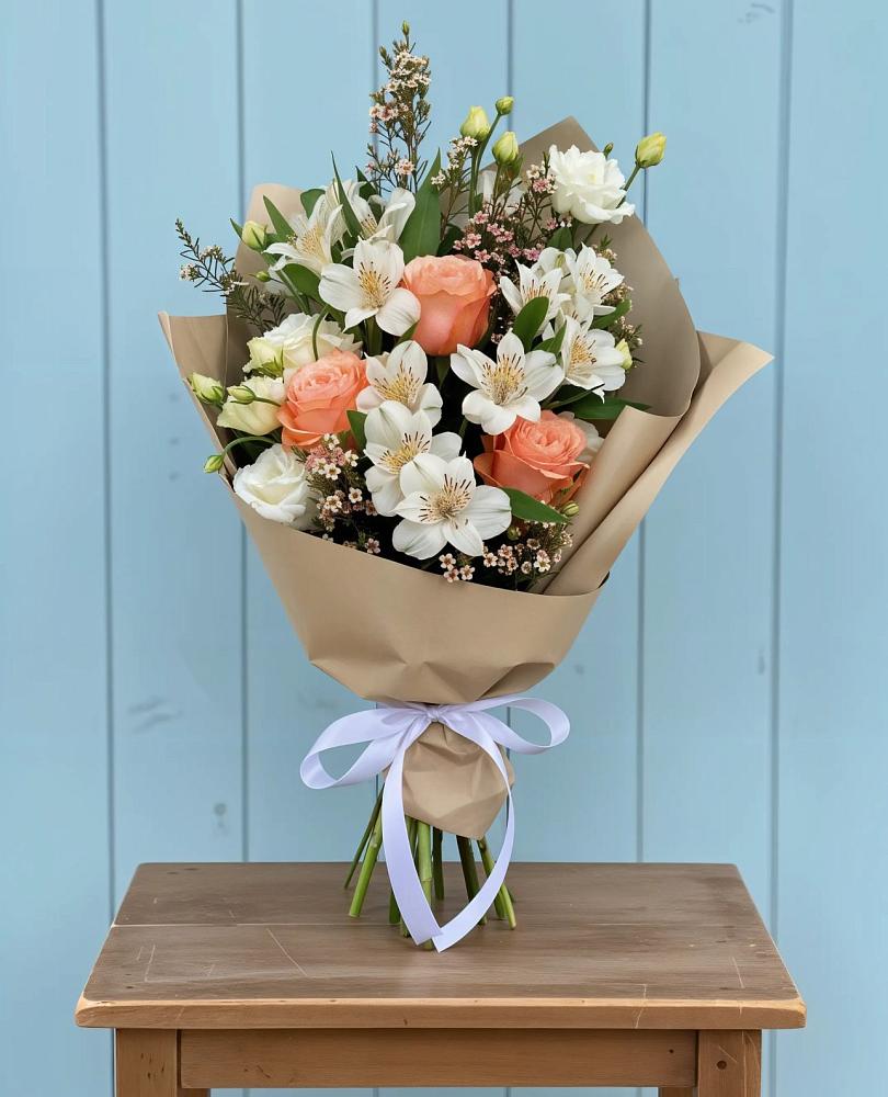 Букет цветов из: Альстромерии, Лизиантусы, Розы и Хризантемы в Благовещенской