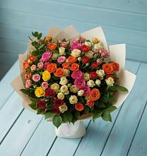 Букет Микс из разноцветных кустовых роз в Благовещенской