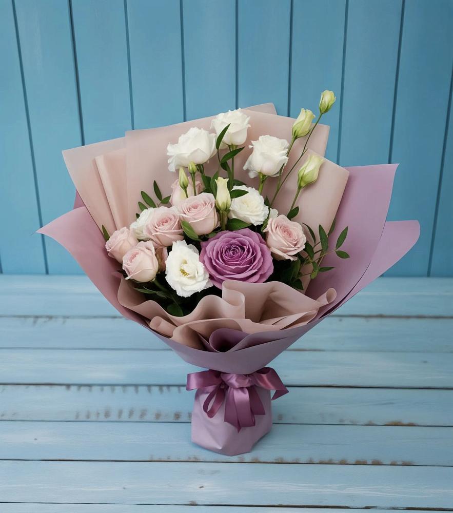 Букет цветов из: Розы и Лизиантусы в Благовещенской